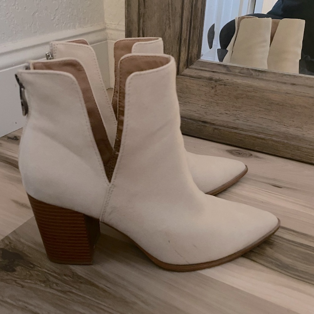 ZBY cream pointed toe bootie - 8.5